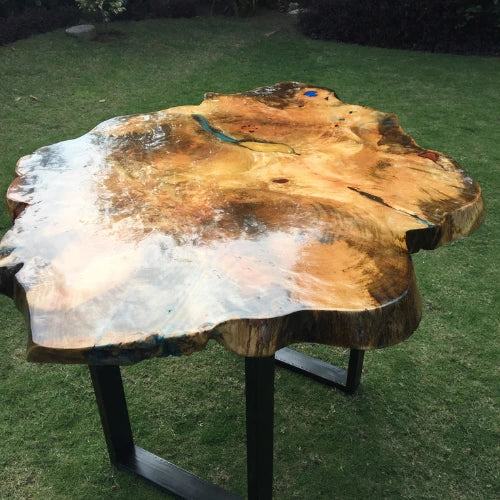 Live Edge Breakfast Table – Natural Beauty for Modern Dining